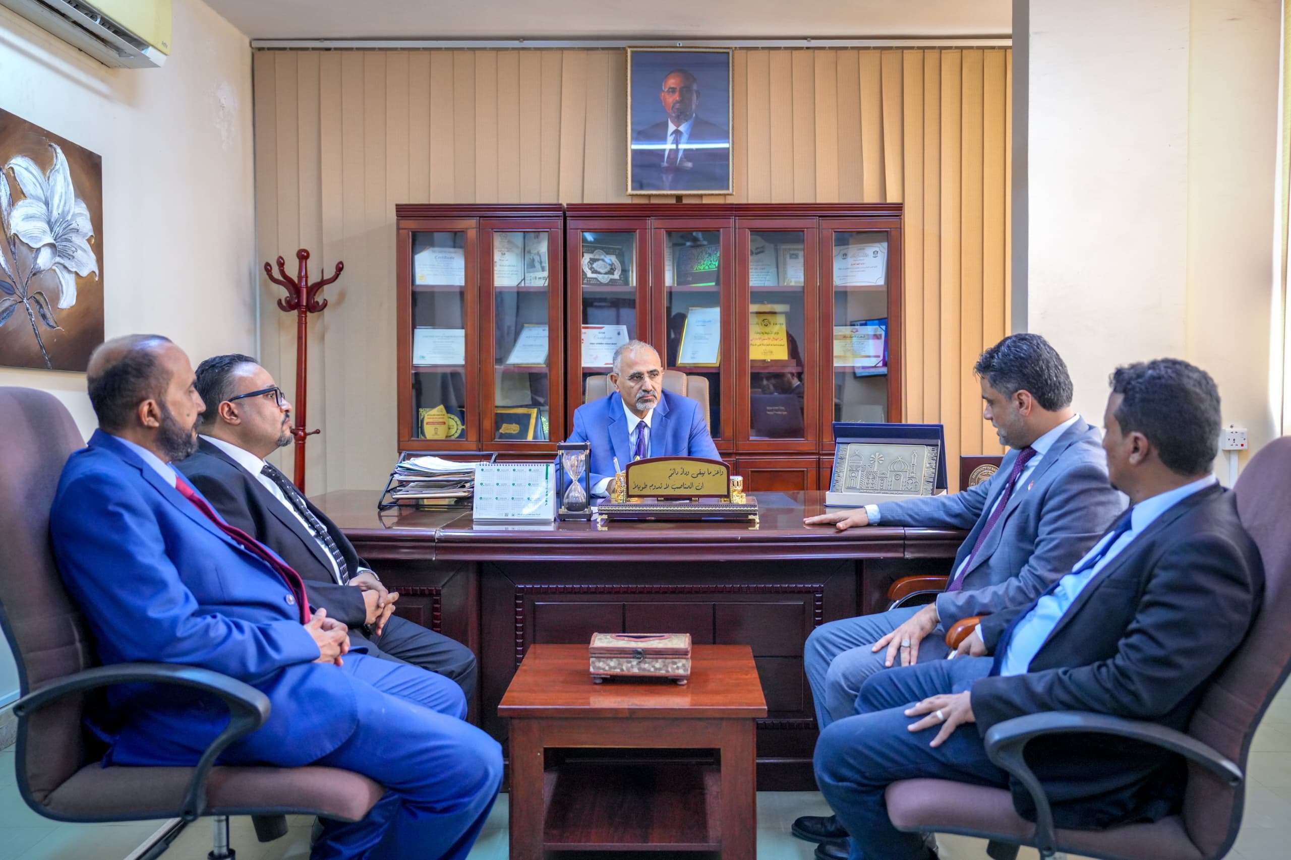 الرئيس الزُبيدي يتفقد سير العمل بوزارة الإعلام والثقافة والسياحة الرئيس الزُبيدي يتفقد سير العمل بوزارة الإعلام والثقافة والسياحة