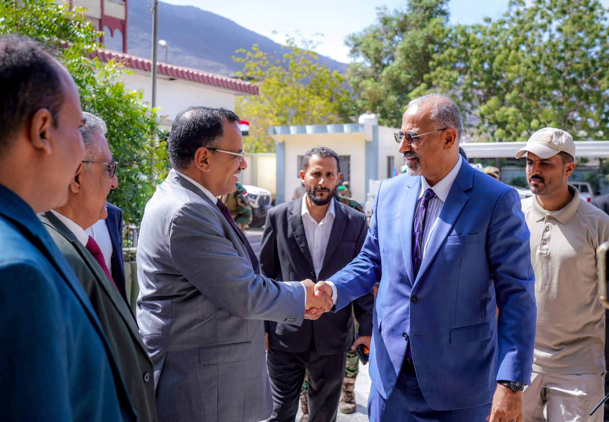 الرئيس الزُبيدي يتفقد سير العمل بديوان عام وزارة الزراعة والري والثروة السمكية وقطاعاتها 1 الرئيس الزُبيدي يتفقد سير العمل بديوان عام وزارة الزراعة والري والثروة السمكية وقطاعاتها