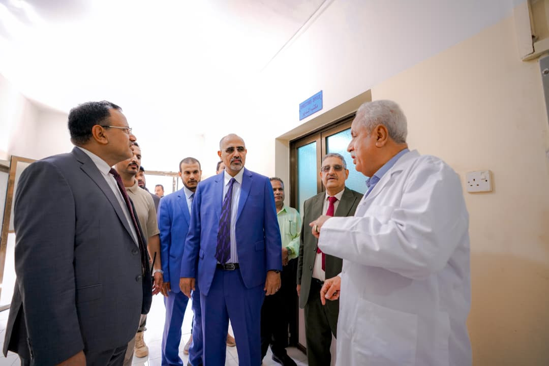 الرئيس الزُبيدي يتفقد سير العمل بديوان عام وزارة الزراعة والري والثروة السمكية وقطاعاتها 6 الرئيس الزُبيدي يتفقد سير العمل بديوان عام وزارة الزراعة والري والثروة السمكية وقطاعاتها