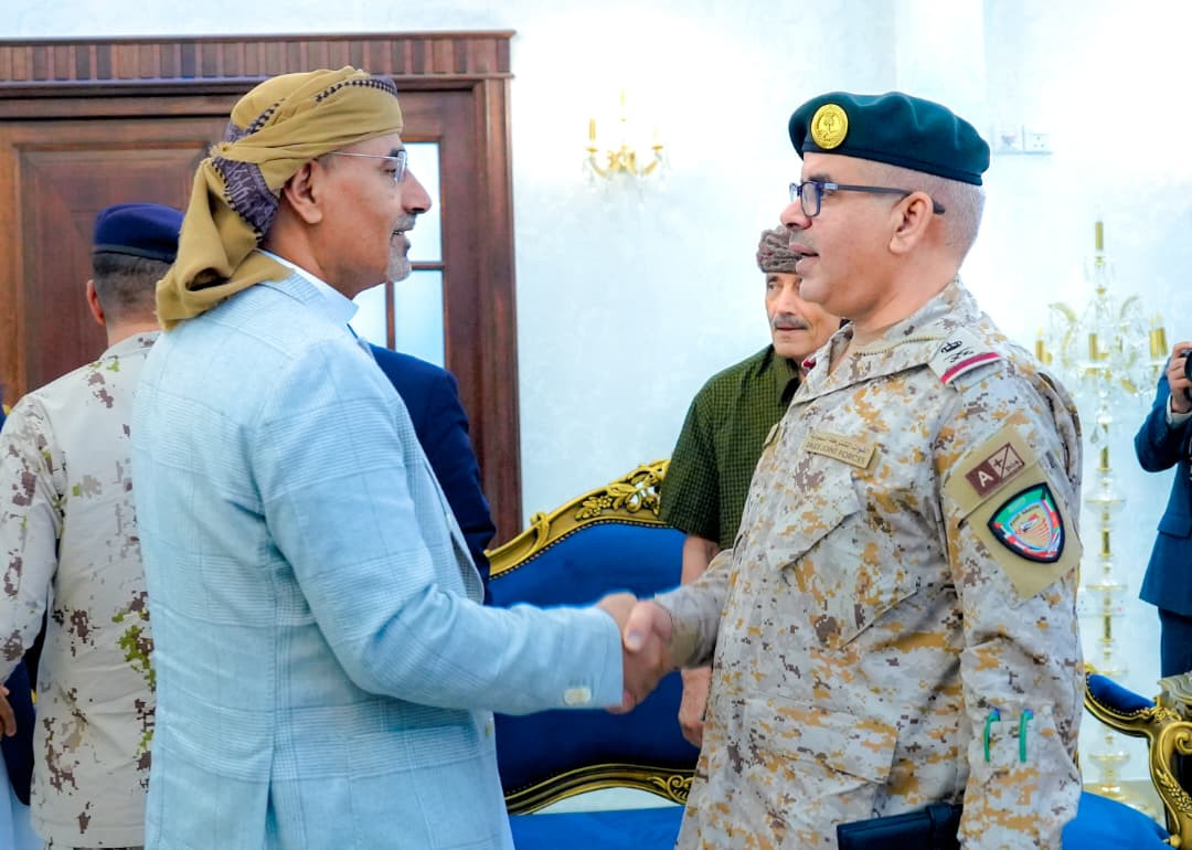 الرئيس الزُبيدي يستقبل قيادة القوات المشتركة لقوات التحالف العربي