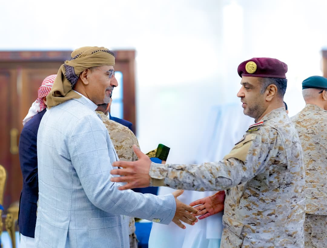 الرئيس الزُبيدي يستقبل قيادة القوات المشتركة لقوات التحالف العربي