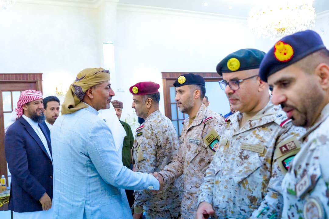 الرئيس الزُبيدي يستقبل قيادة القوات المشتركة لقوات التحالف العربي