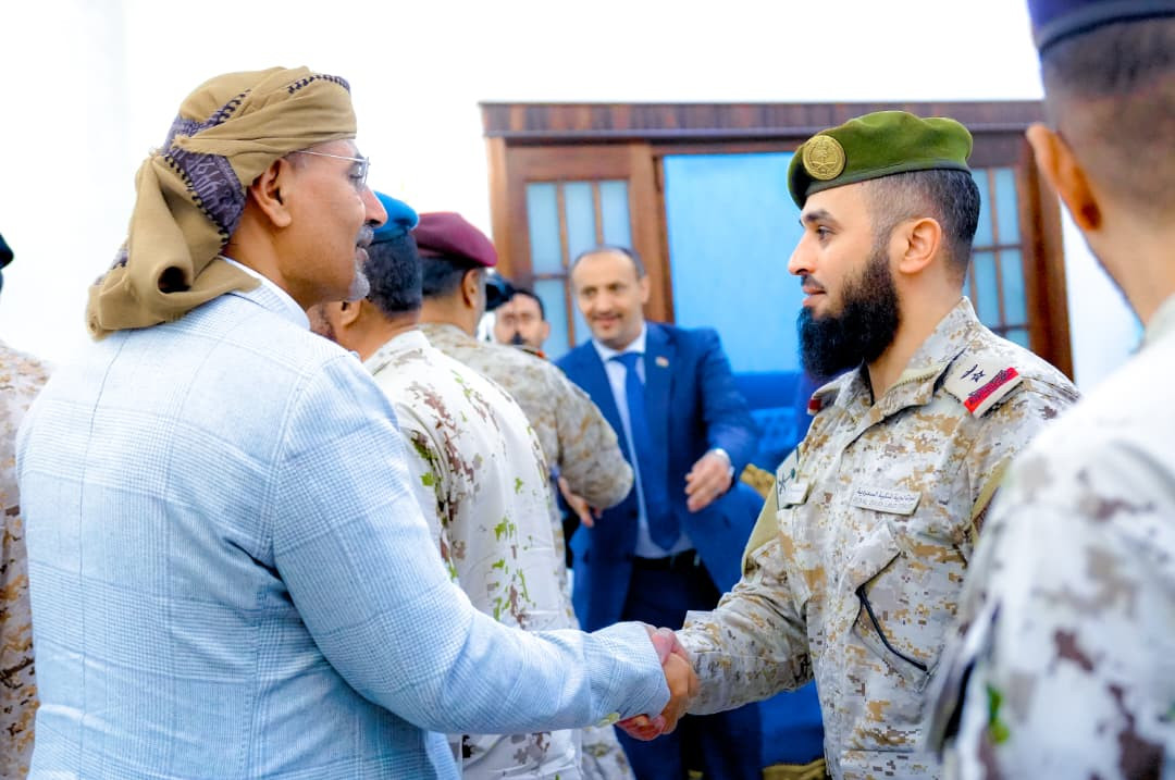 الرئيس الزُبيدي يستقبل قيادة القوات المشتركة لقوات التحالف العربي