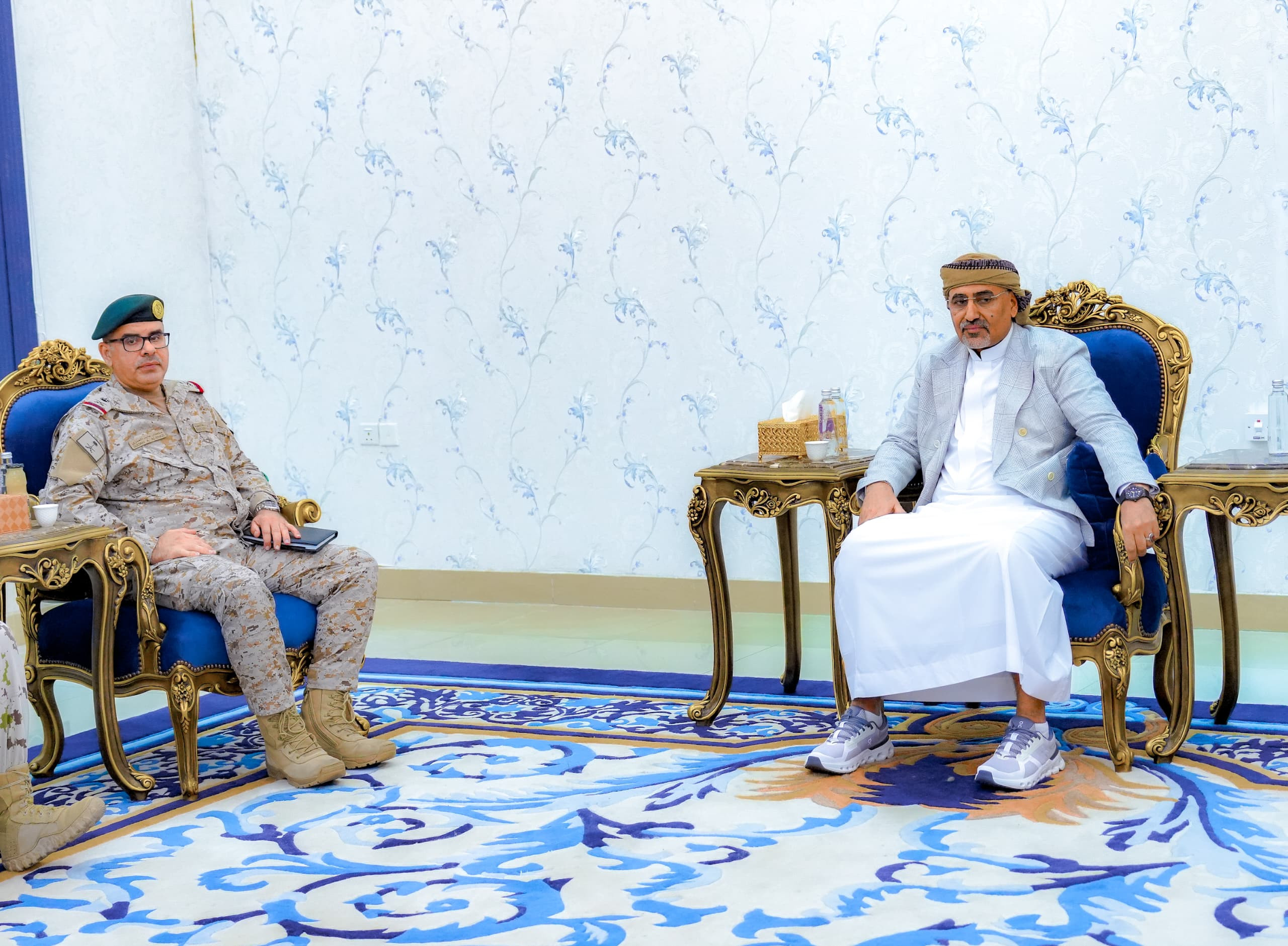 الرئيس الزُبيدي يستقبل قيادة القوات المشتركة لقوات التحالف العربي