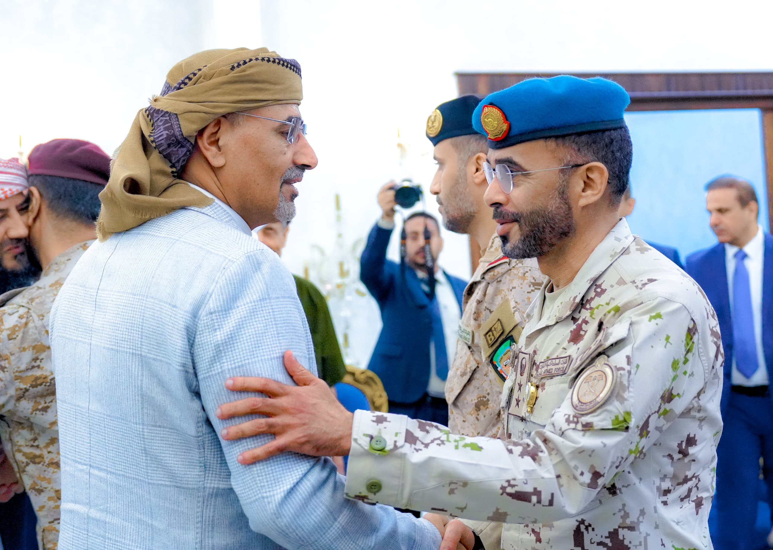 الرئيس الزُبيدي يستقبل قيادة القوات المشتركة لقوات التحالف العربي