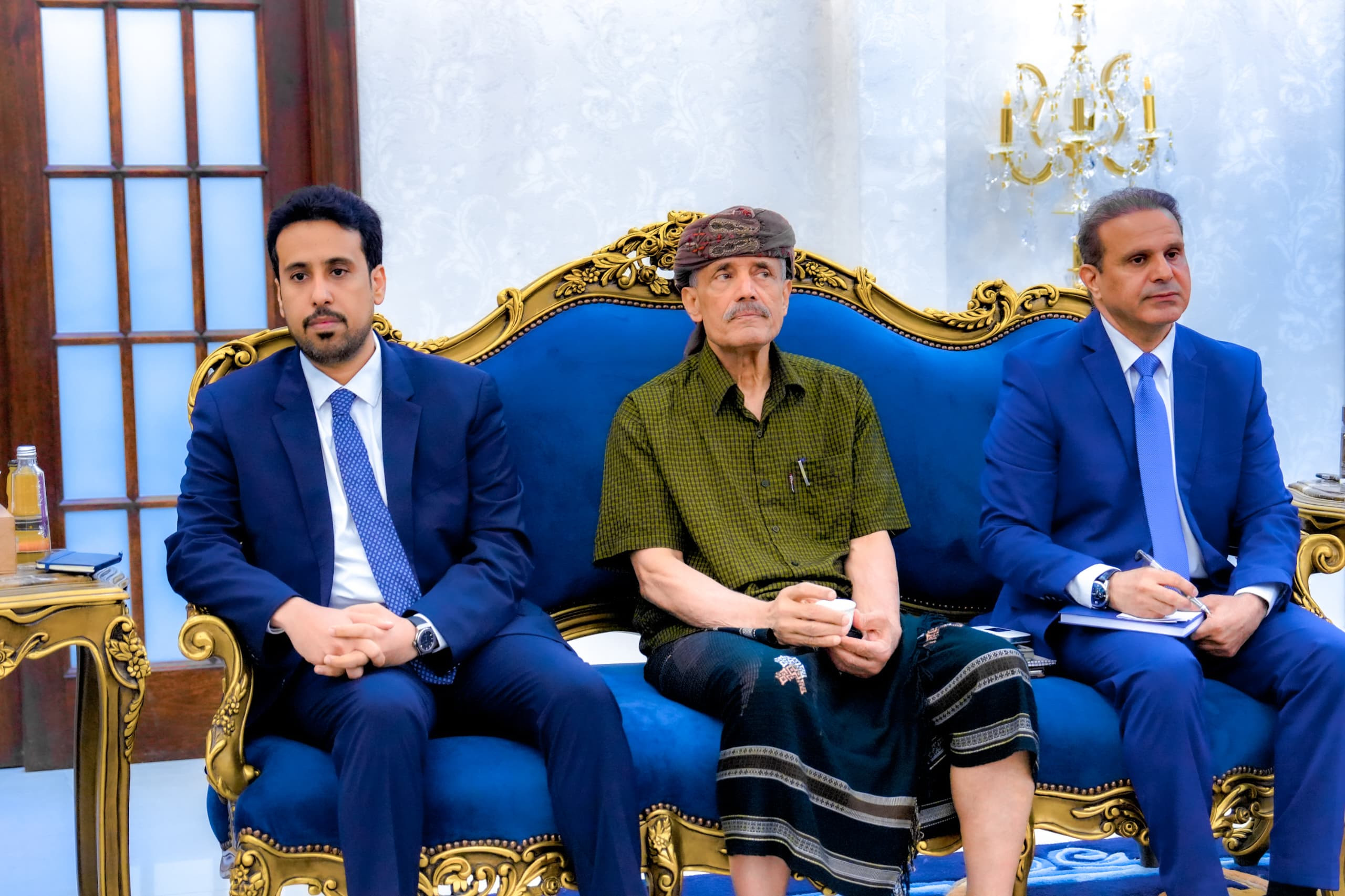 الرئيس الزُبيدي يستقبل قيادة القوات المشتركة لقوات التحالف العربي