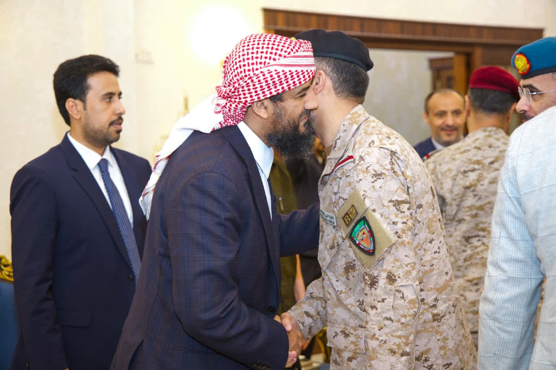 الرئيس الزُبيدي يستقبل قيادة القوات المشتركة لقوات التحالف العربي