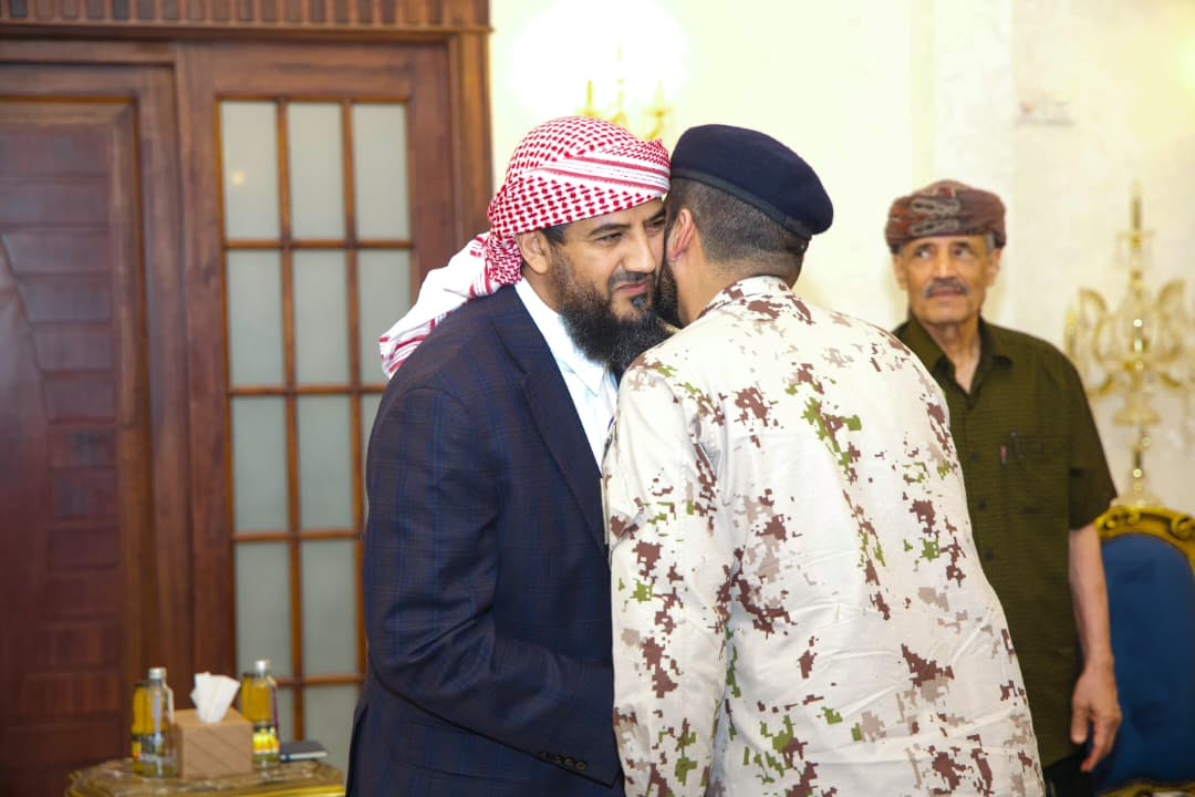 الرئيس الزُبيدي يستقبل قيادة القوات المشتركة لقوات التحالف العربي